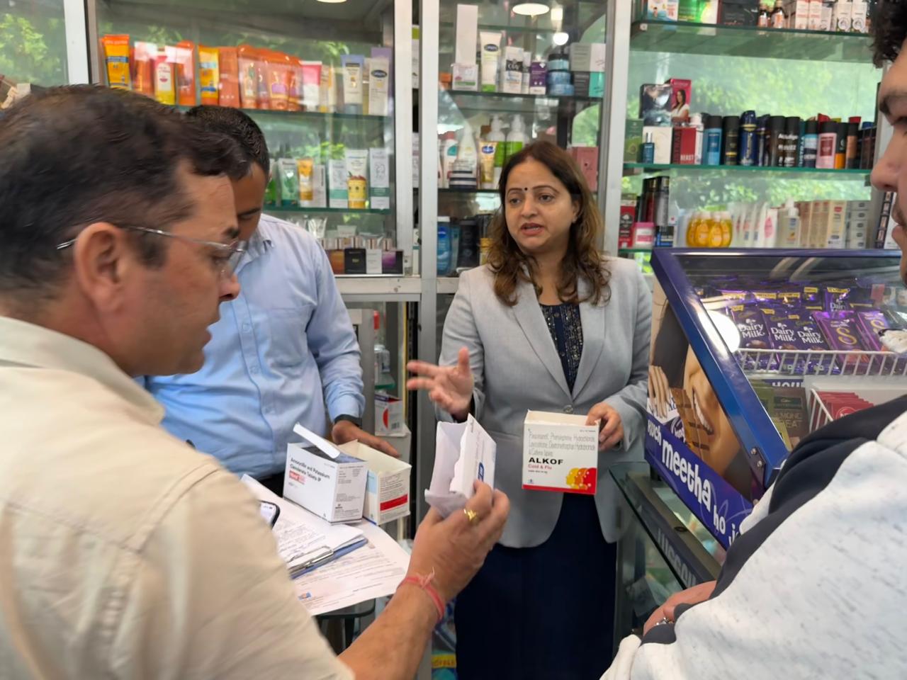 मसूरी में मेडिकल स्टोरों पर संयुक्त औचक निरीक्षण, तीन प्रतिष्ठानों में दवा बिक्री पर रोक  एवं फार्मासिस्ट की अनुपस्थिति, एक्सपायर दवाइयां और लाइसेंस संबंधी अनियमितताएं मिलीं; कार्रवाई के निर्देश*