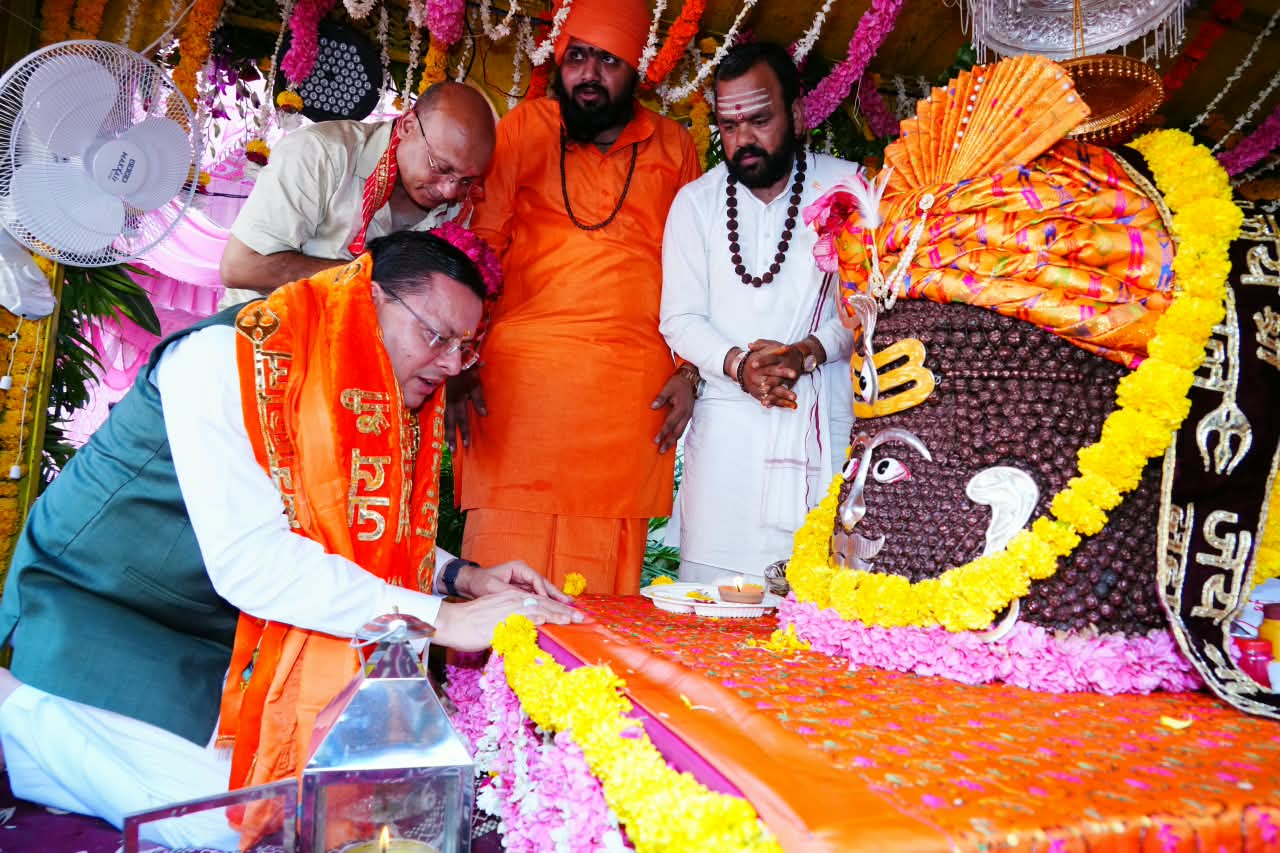 मुख्यमंत्री ने पूजा-अर्चना कर प्रदेश की सुख-समृद्धि एवं खुशहाली की कामना की*
