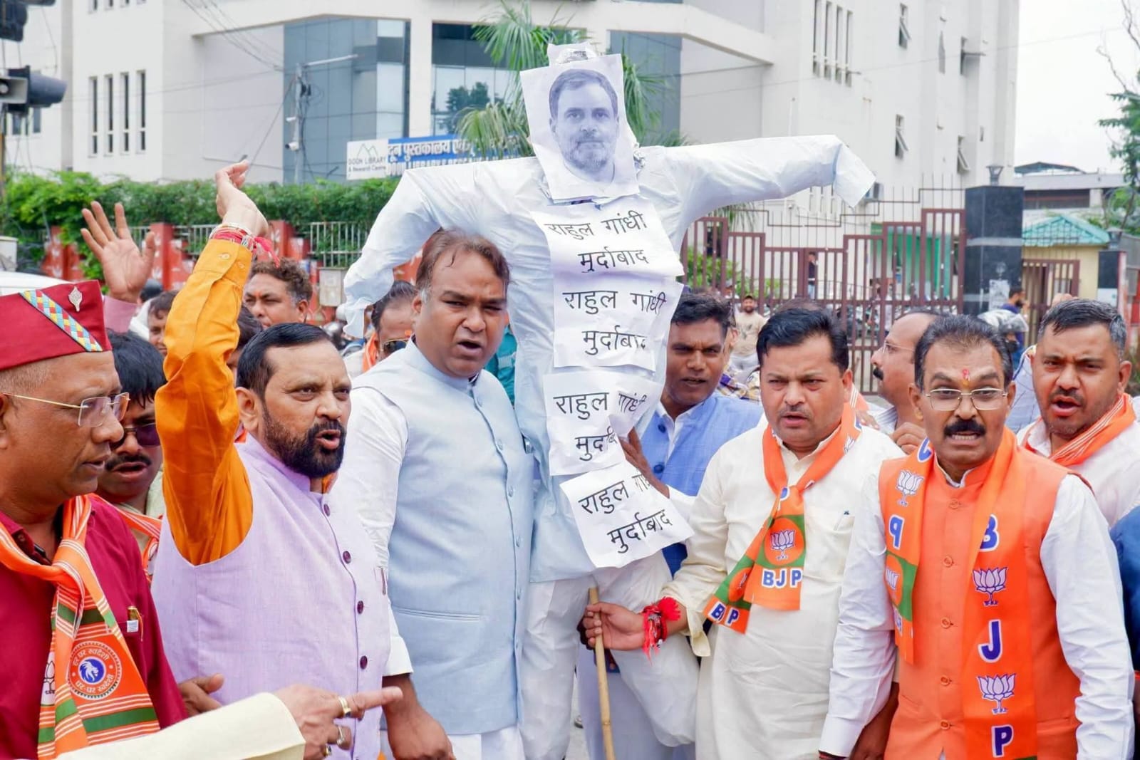 **जातीय विभाजन की राजनीति के खिलाफ जोरदार विरोध प्रदर्शन!**